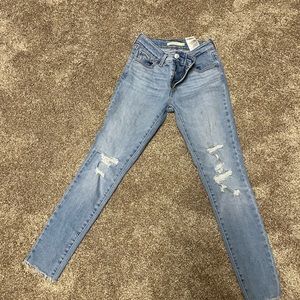 Levi’s ripped jeans
